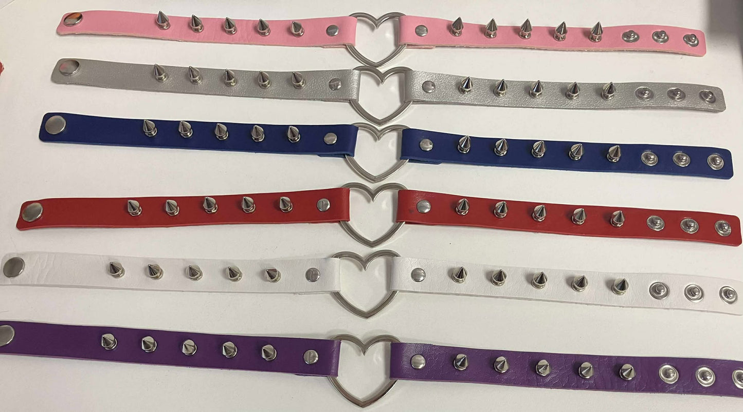 Harajuku Choker/Necklace Middle Heart with Small Spikes