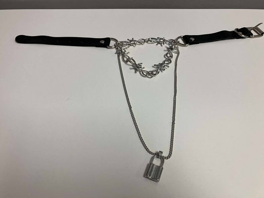 Harajuku Choker/Necklace Barbed with lock on chain