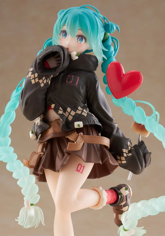 Hatsune Miku Fashion Outdoor Ver. Figure