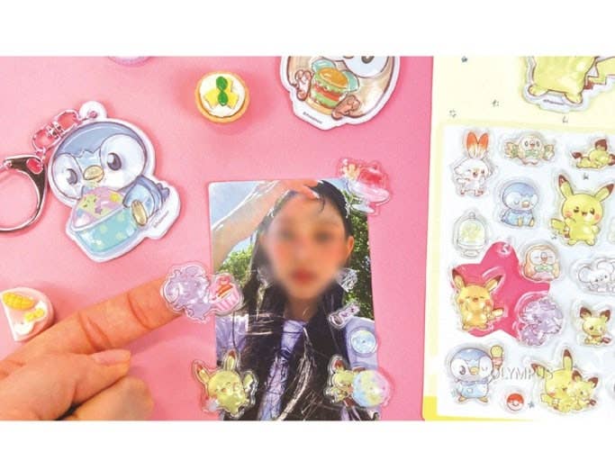 Pokémon Pocket Peace Candy Bonbon Sticker & Keyring Set